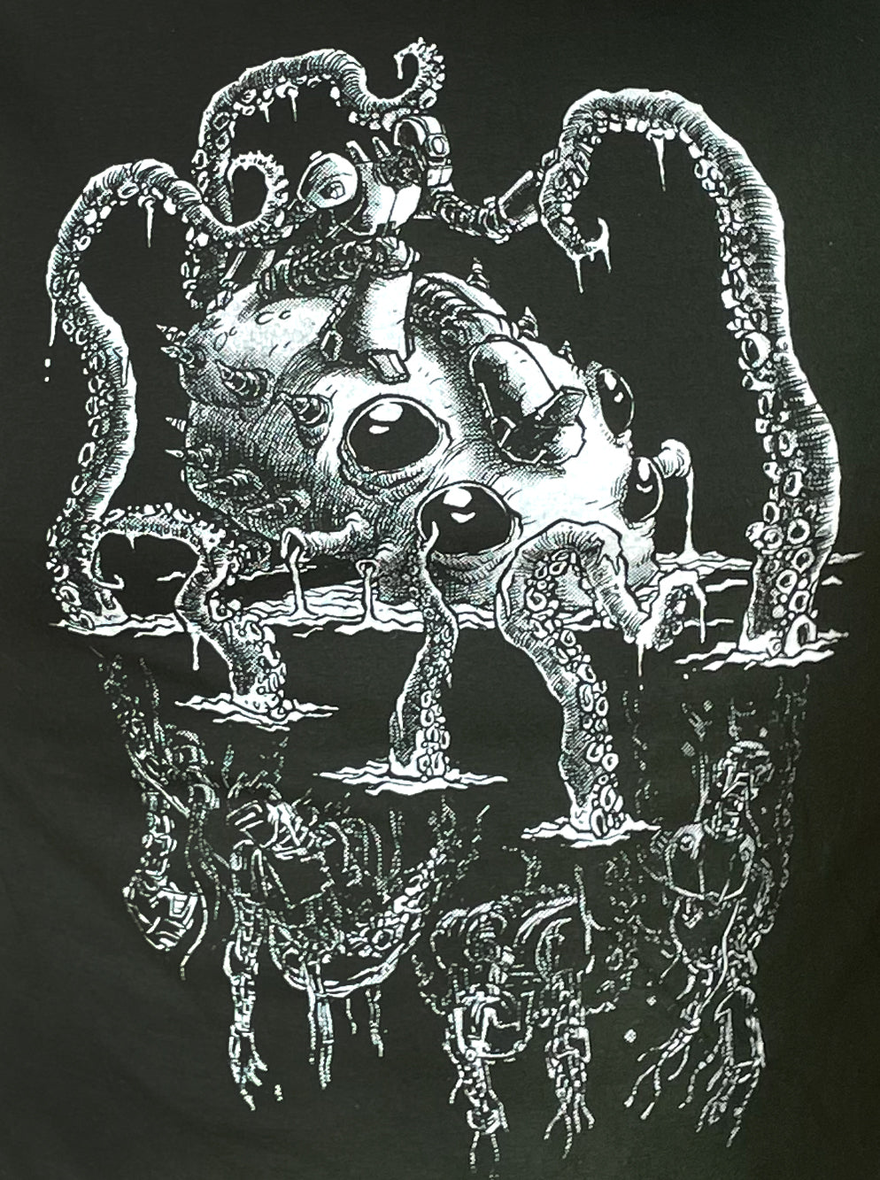 Robot VS Kraken - Unisex Crew Neck Tee